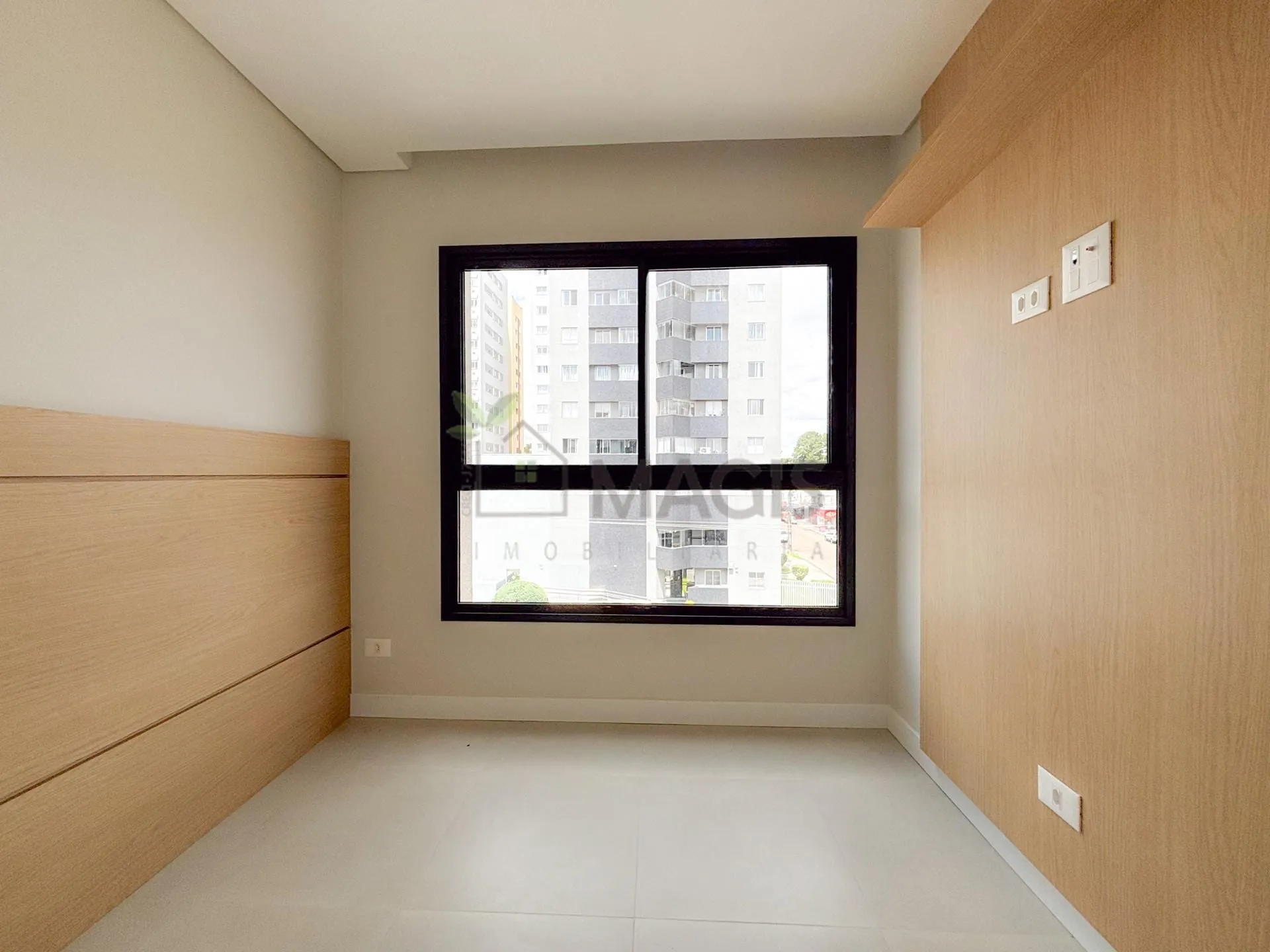 Balcony with a grill in a one-bedroom apartment, 30 m² — photo 3