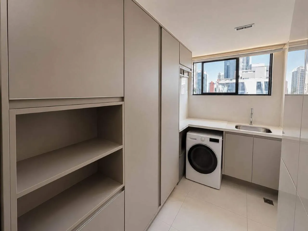 3-bedroom apartment with a water view in João Pessoa — photo 19