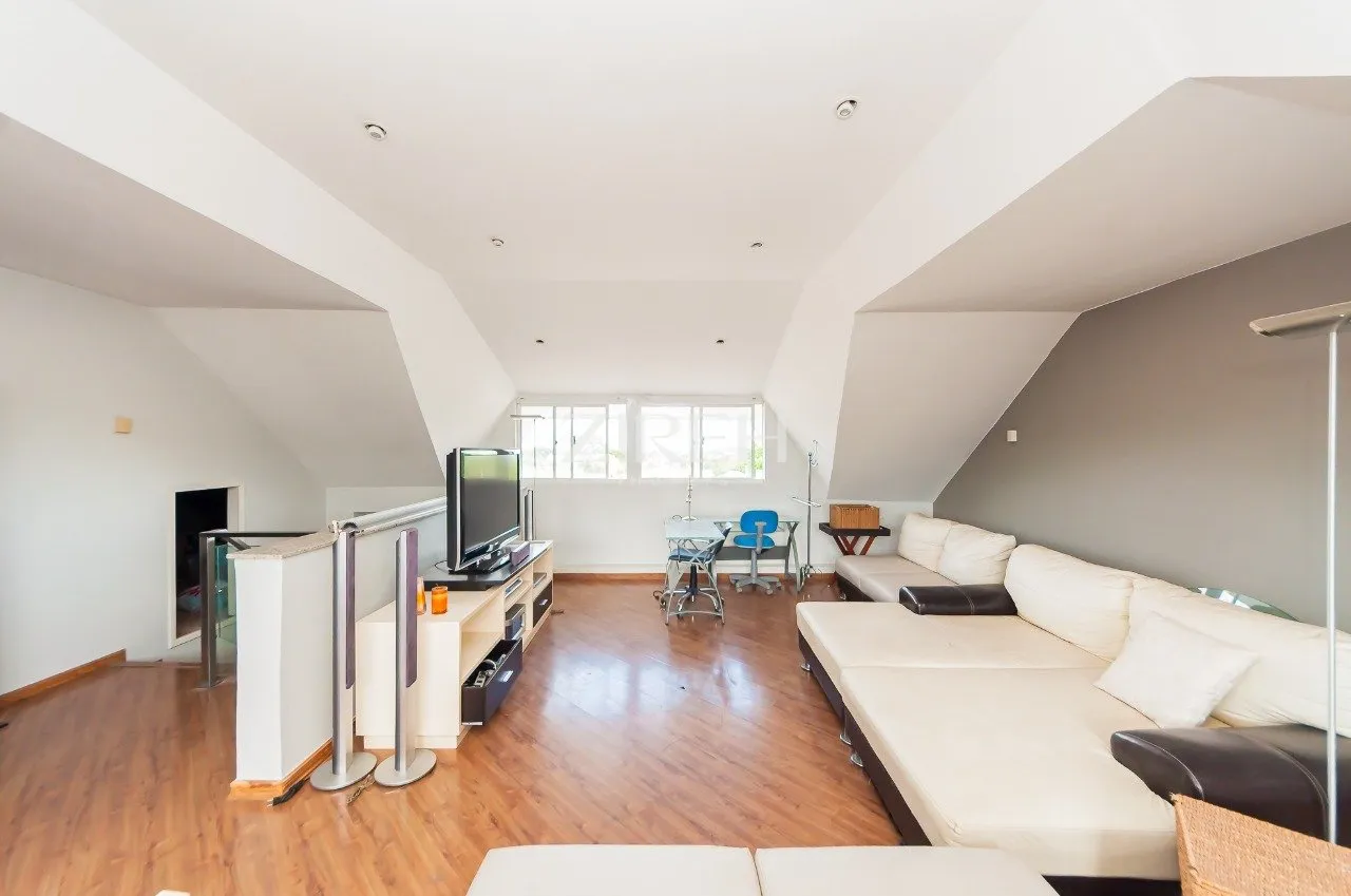 4-bedroom house with 4 parking spaces and open-plan kitchen — photo 36