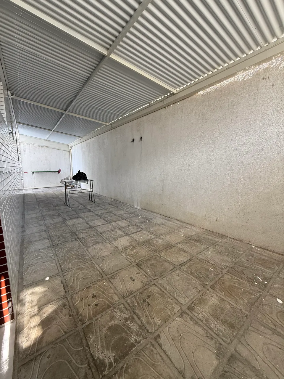 Unfurnished apartment with 2 bedrooms and a balcony — photo 11