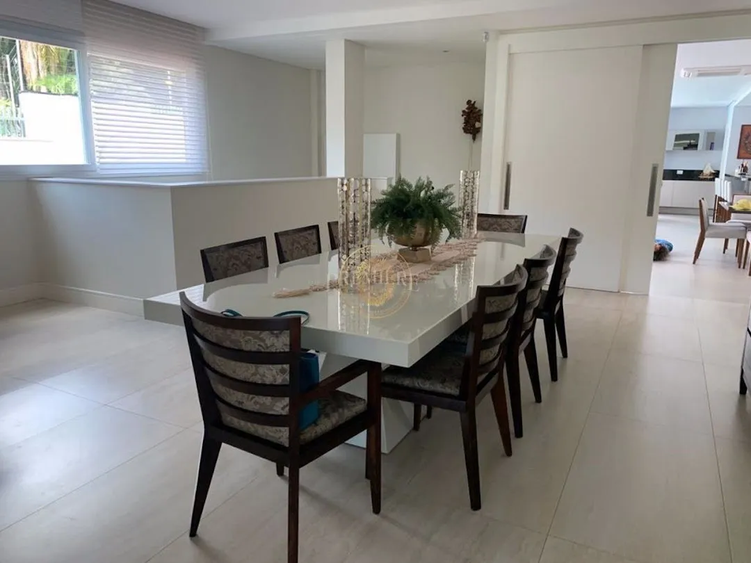Unfurnished house with 4 en-suites and 8 parking — photo 9