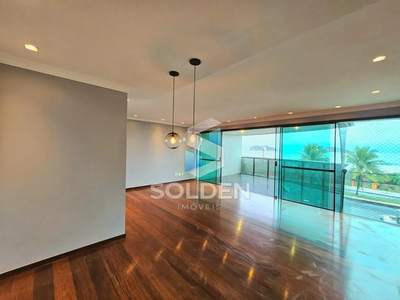 160 m² apartment with 3 bedrooms and 4 bathrooms — photo 4