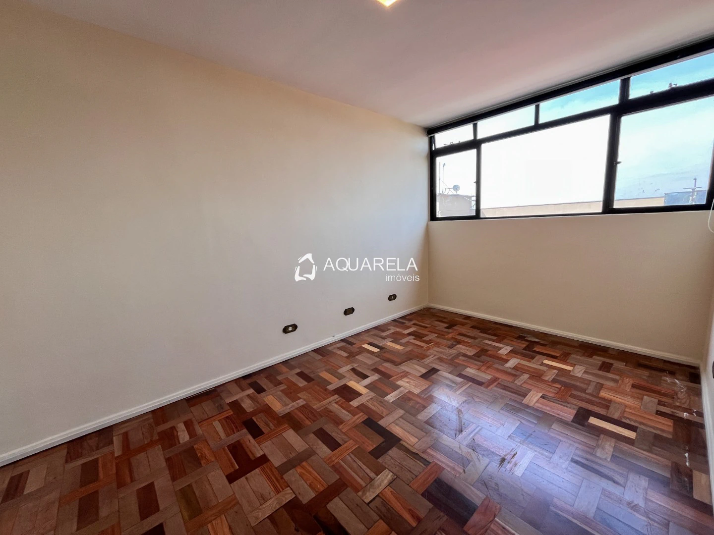Apartment, 70 m², with wood or laminate floors — photo 3