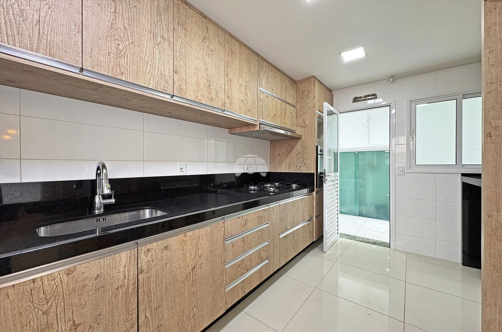 Casa, 172 m², com varanda envidraçada — photo 2