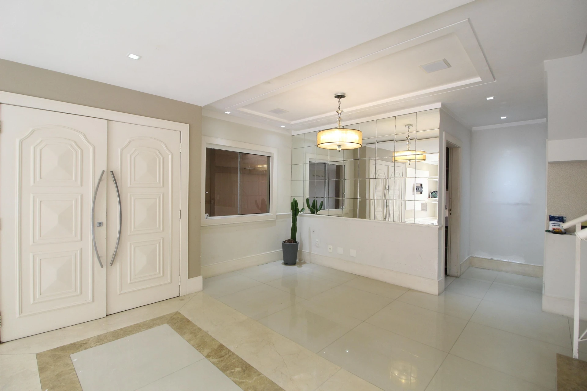 4-bedroom house with a mountain view — photo 13