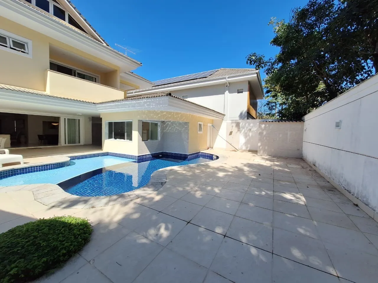Furnished house with 4 bedrooms and 5 bathrooms — photo 19