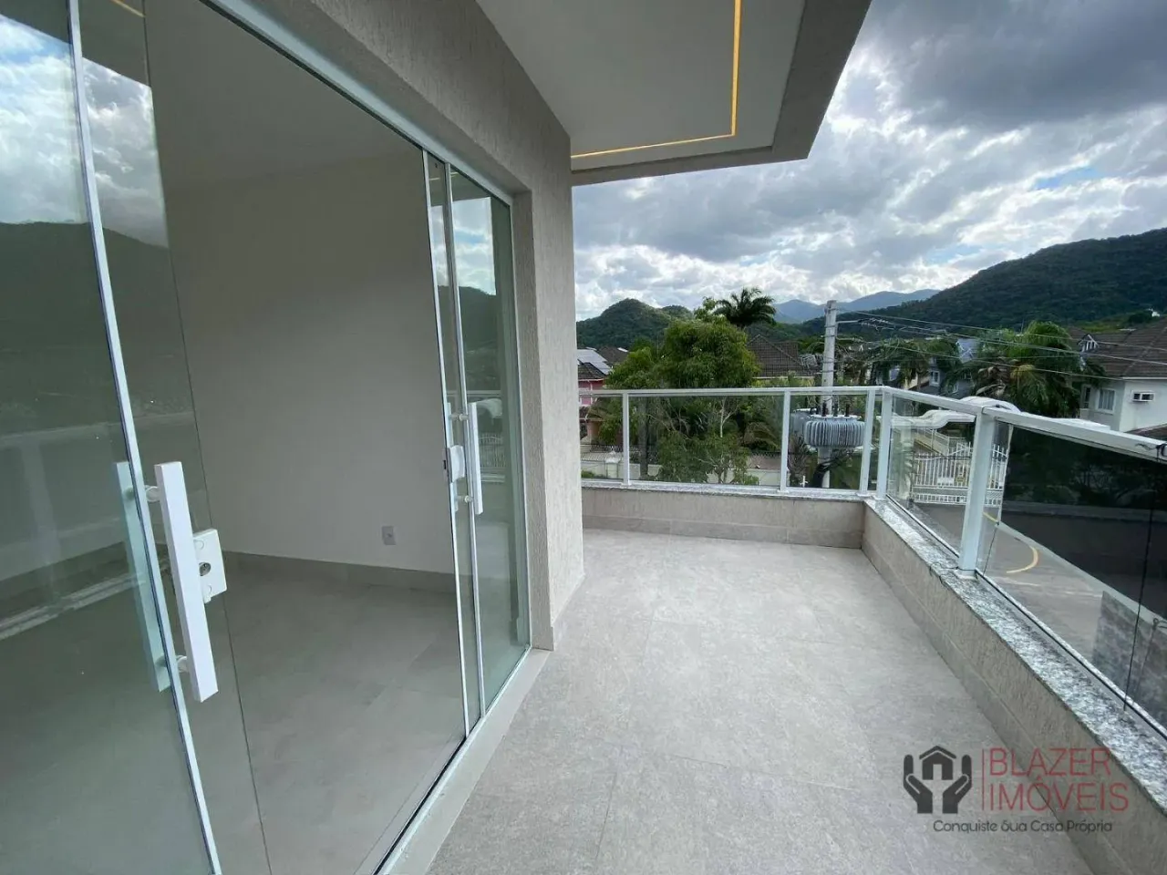 Casa com 4 dormitórios e 220 m² com varanda e churrasqueira — photo 13