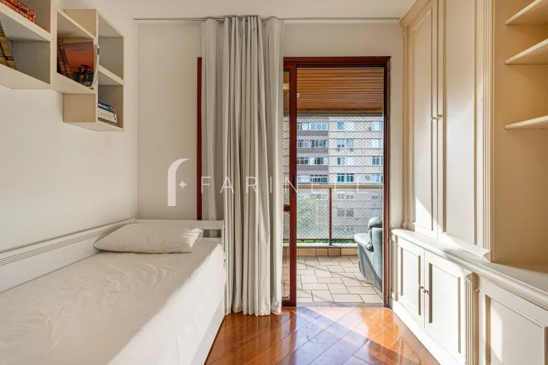 Furnished apartment with 3 bedrooms and 4 bathrooms — photo 16