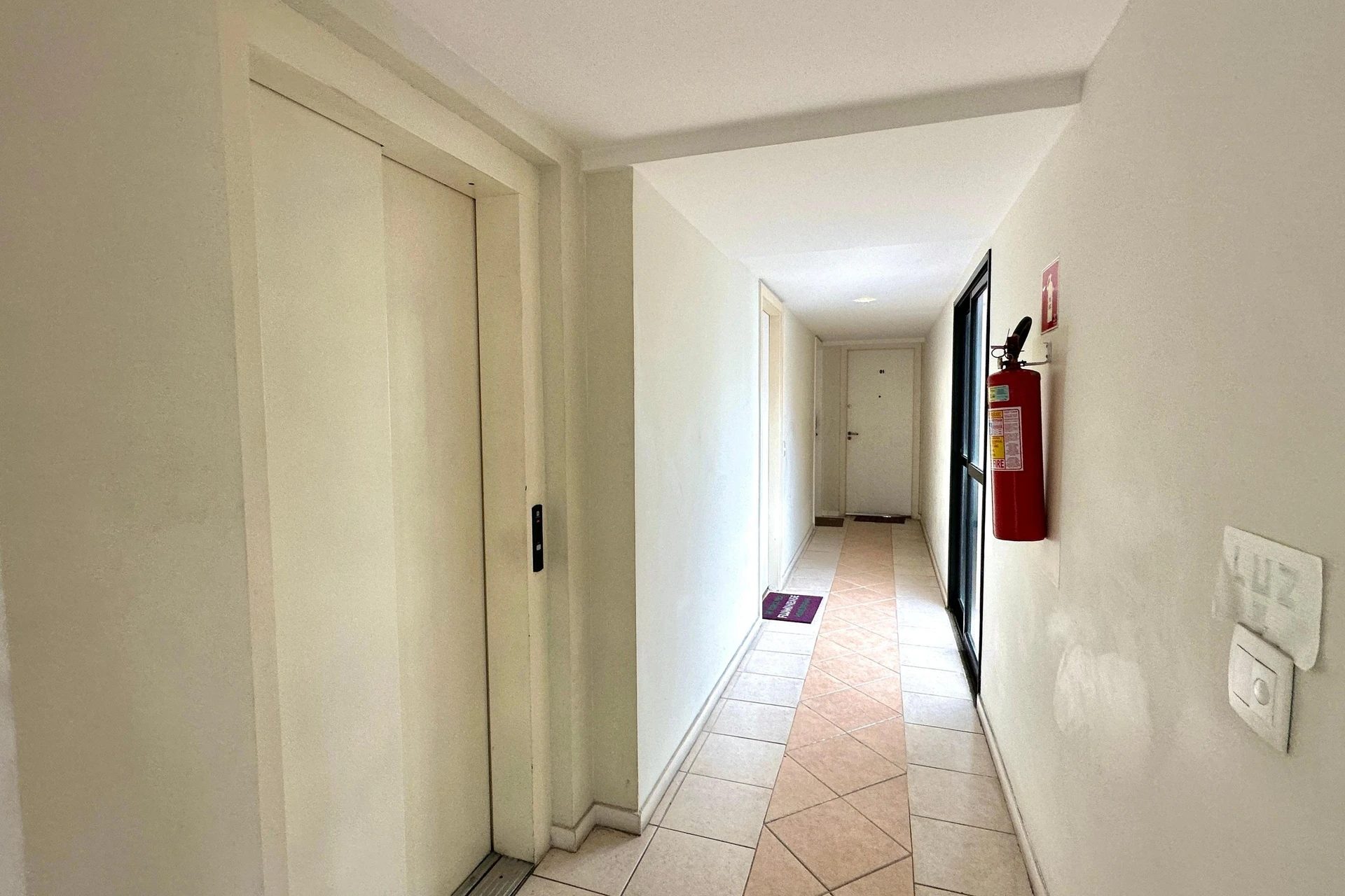 Furnished apartment with an open kitchen and 2 en-suite bedrooms — photo 17