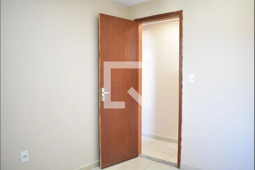 Apartment with parking and a glass-enclosed shower — photo 26