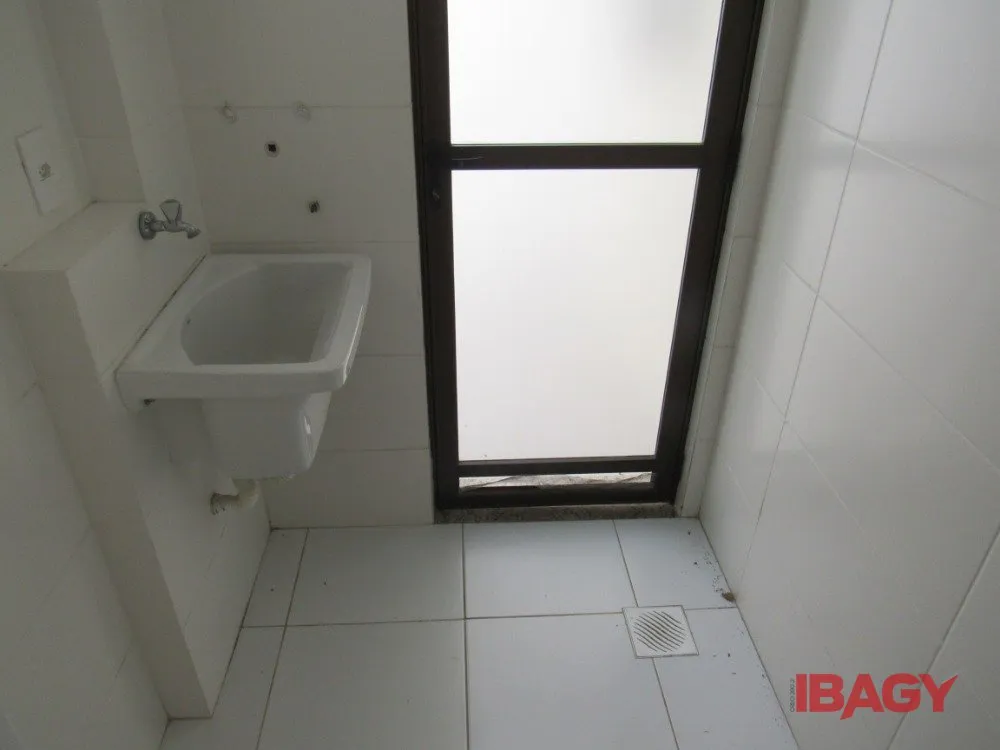 Unfurnished 1-bedroom apartment with 54 m² — photo 12