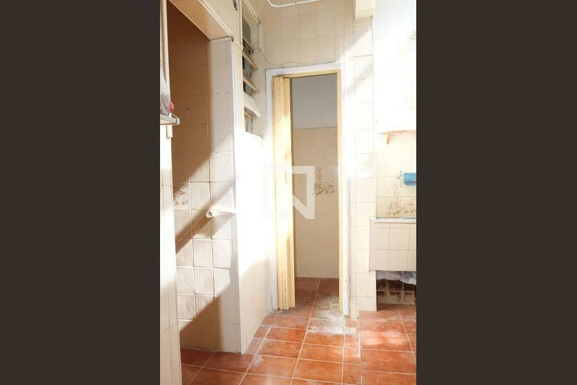 Apartamento com 2 quartos e cozinha fechada com fogão a gás — photo 45