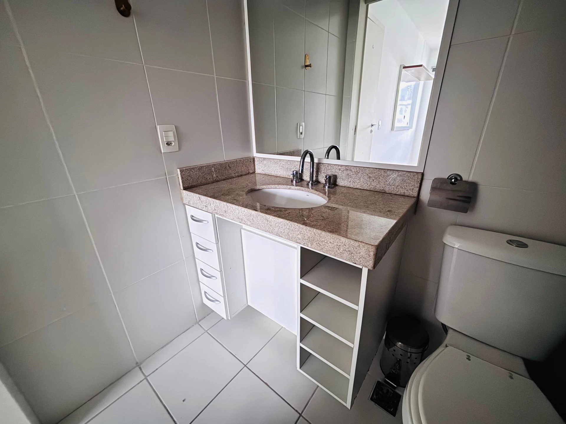 Furnished 2-bedroom apartment with separate kitchen — photo 34