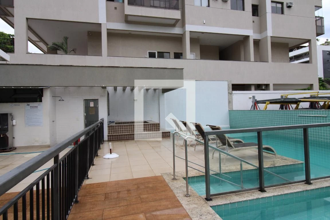 Furnished 2-bedroom apartment with glass balcony — photo 34