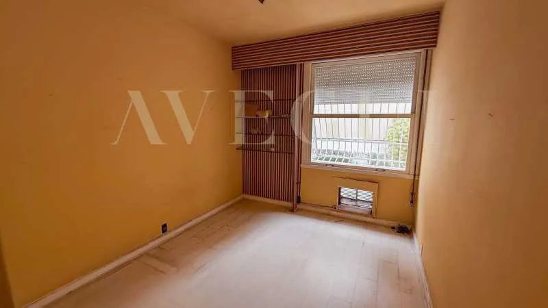 210 m² apartment with a balcony, 3 bedrooms and 5 baths — photo 12