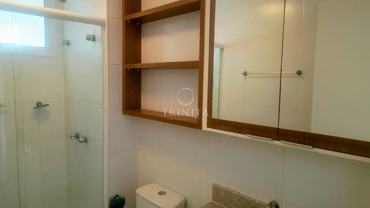 2-suite apartment with enclosed balcony and open-plan kitchen — photo 23
