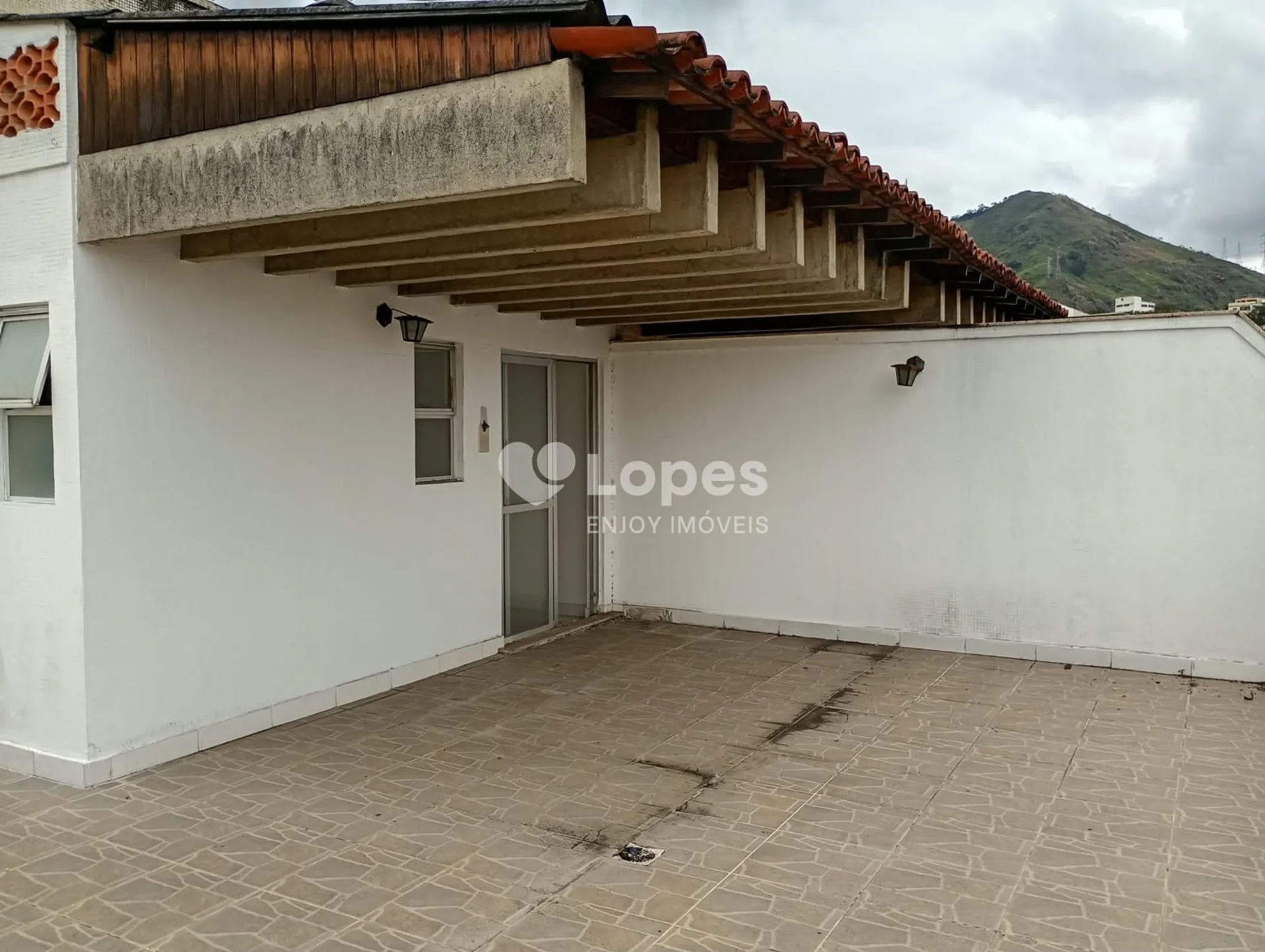 2-bedroom apartment with a mountain view — photo 17