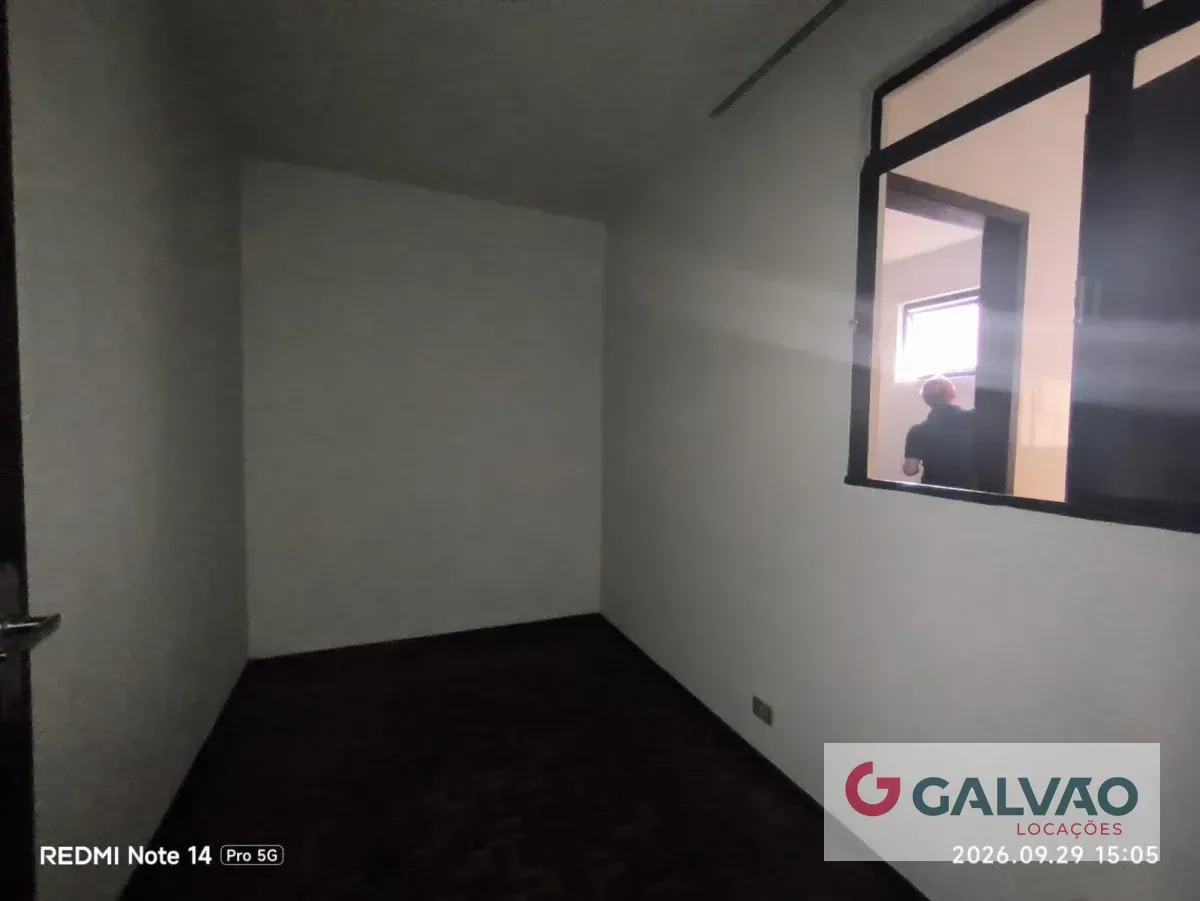 2-bedroom apartment with wood or laminate floors in Curitiba — photo 8