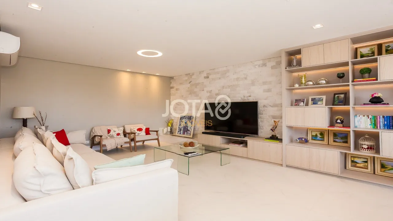 Furnished 220 m² apartment with 3 en-suite bedrooms — photo 2