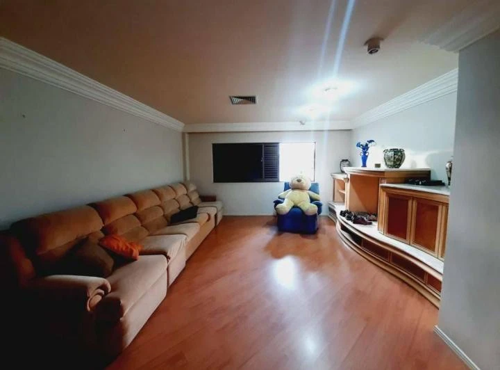 House with 4 bedrooms and a private garden — photo 8
