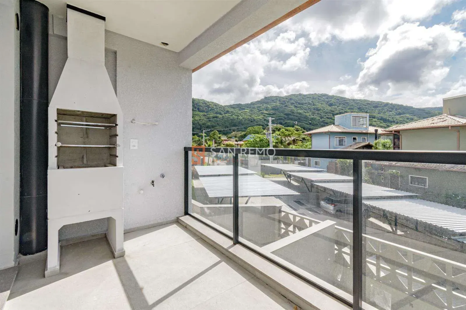2-bedroom apartment with condo pool and 1 parking space