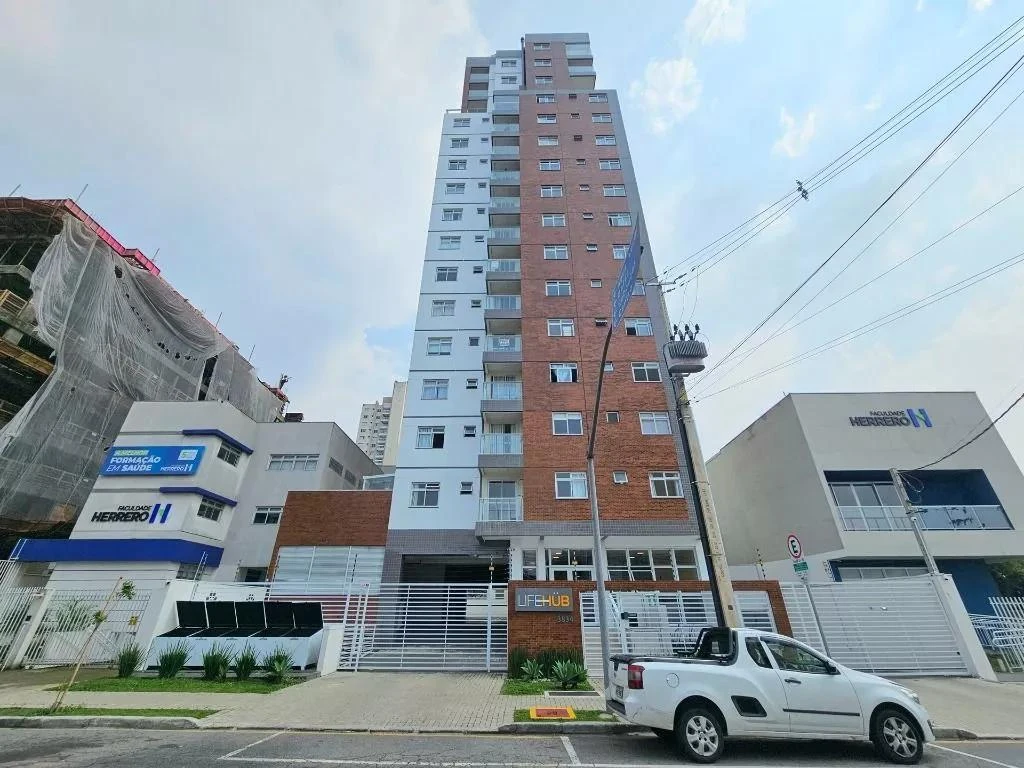 One-bedroom apartment with a grill on the balcony — photo 38