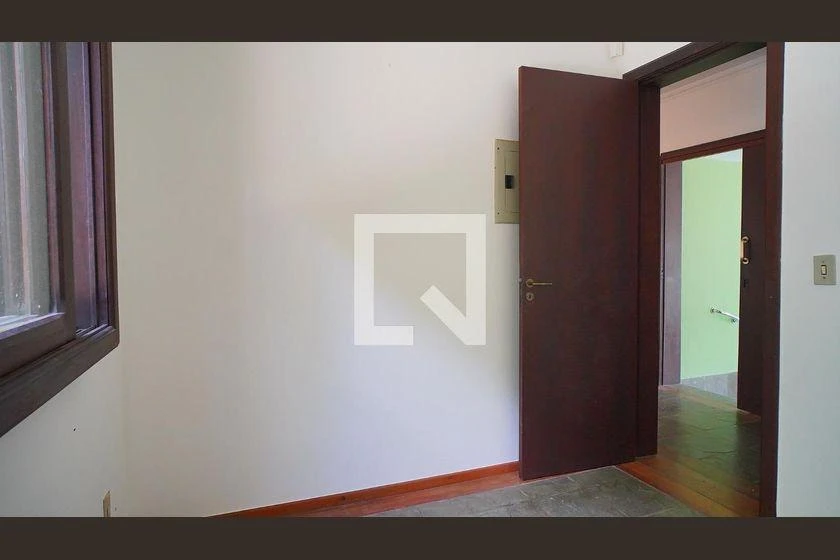 House, 735 m², with floor-to-ceiling windows — photo 37