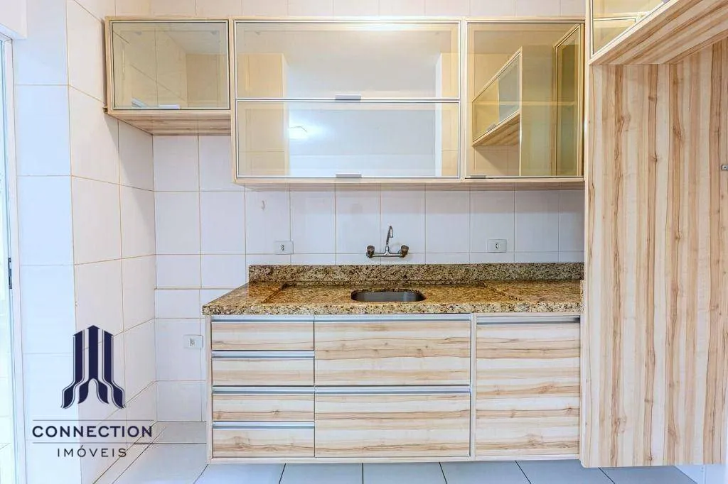 Furnished 2-bedroom apartment with open-plan gas kitchen — photo 2