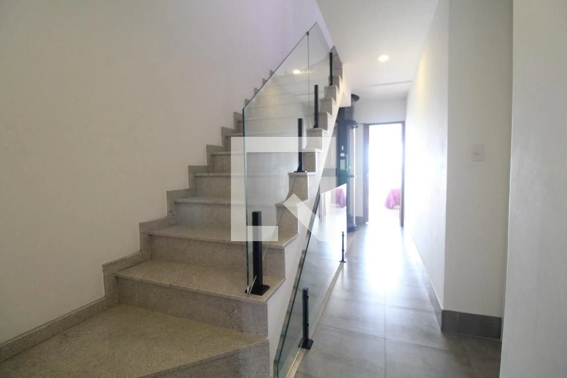 Furnished house with 4 en-suite bedrooms and private garden — photo 40