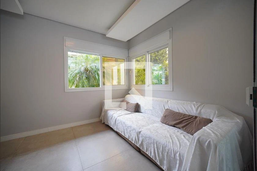 Floor-to-ceiling windows in a 4-bedroom house, 300 m² — photo 14