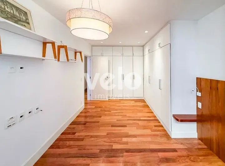 260 m² apartment with 3 bedrooms and 4 bathrooms — photo 9