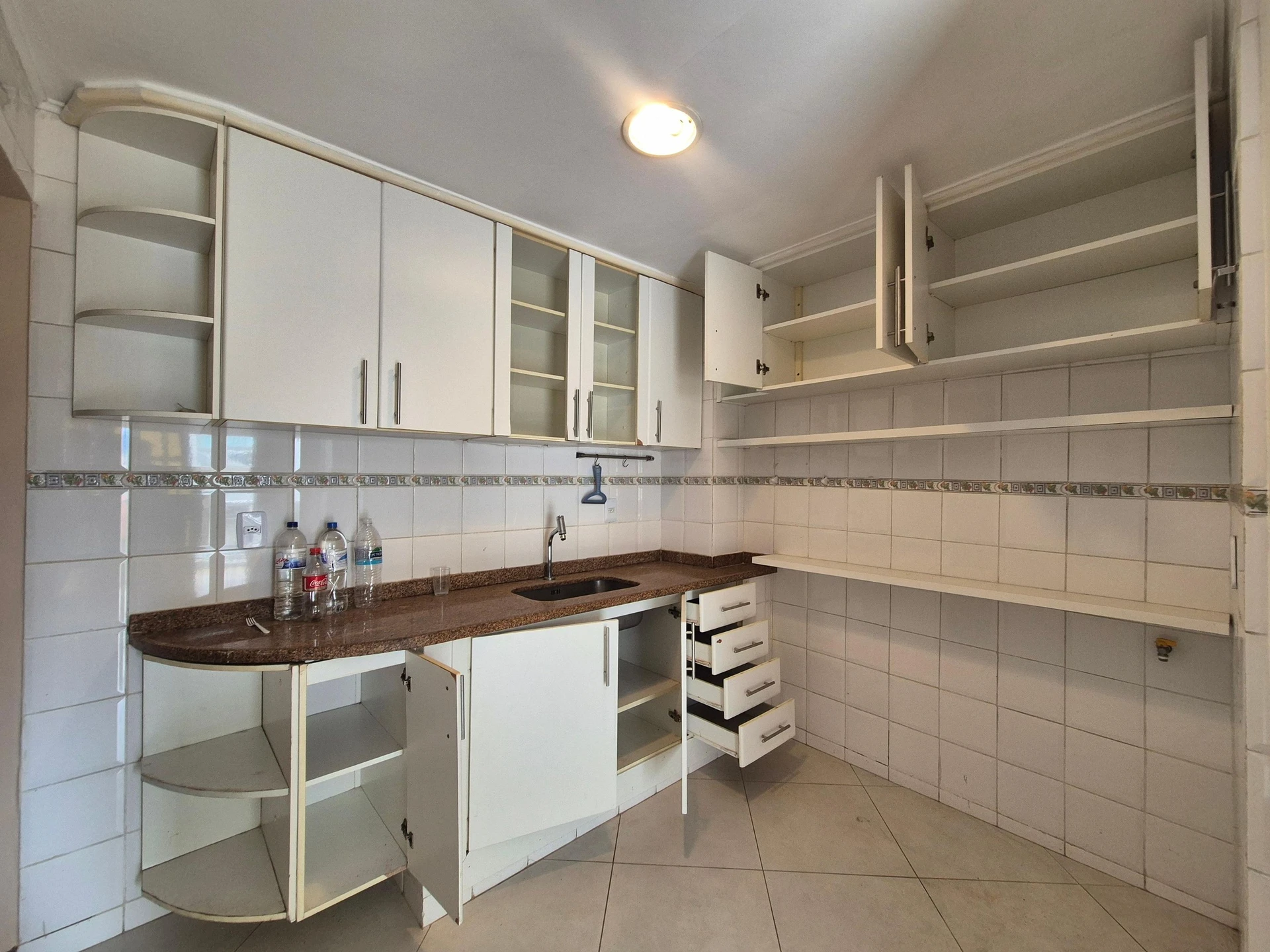 3-bedroom apartment with 1 en-suite and 3 parking spots — photo 11