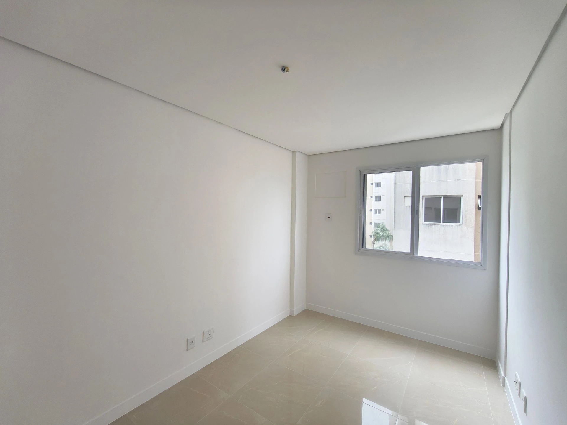 Apartment with 3 bedrooms, 2 bathrooms and parking — photo 32