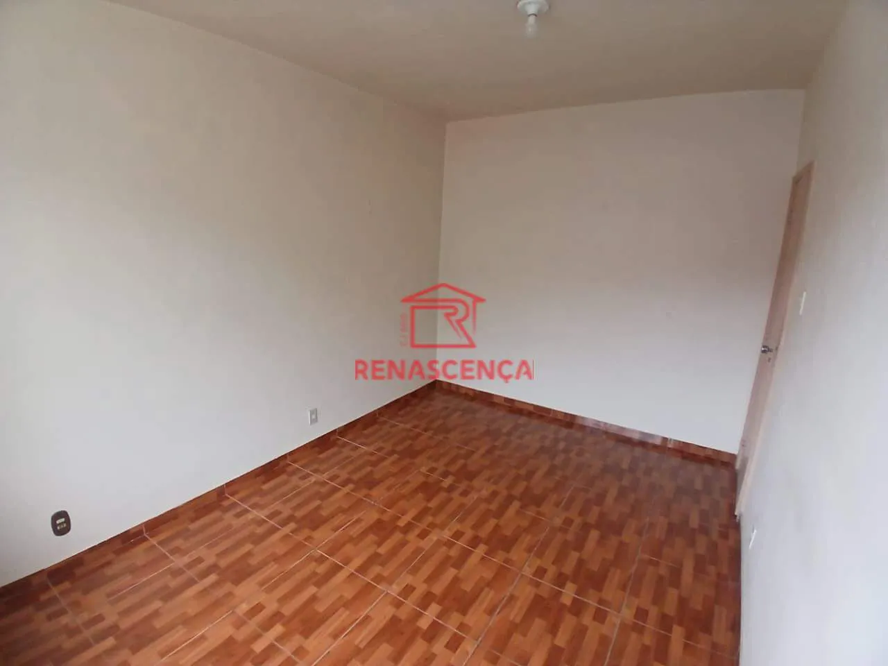 Unfurnished 1-bedroom apartment with closed kitchen — photo 11