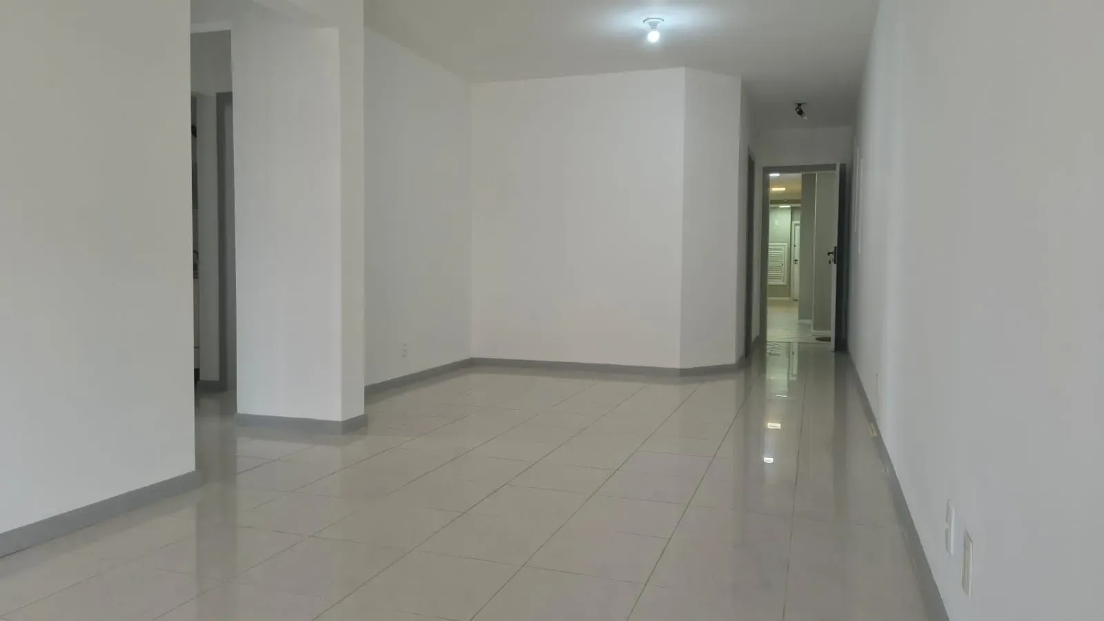 Apartment with balcony barbecue, 104 m² — photo 15