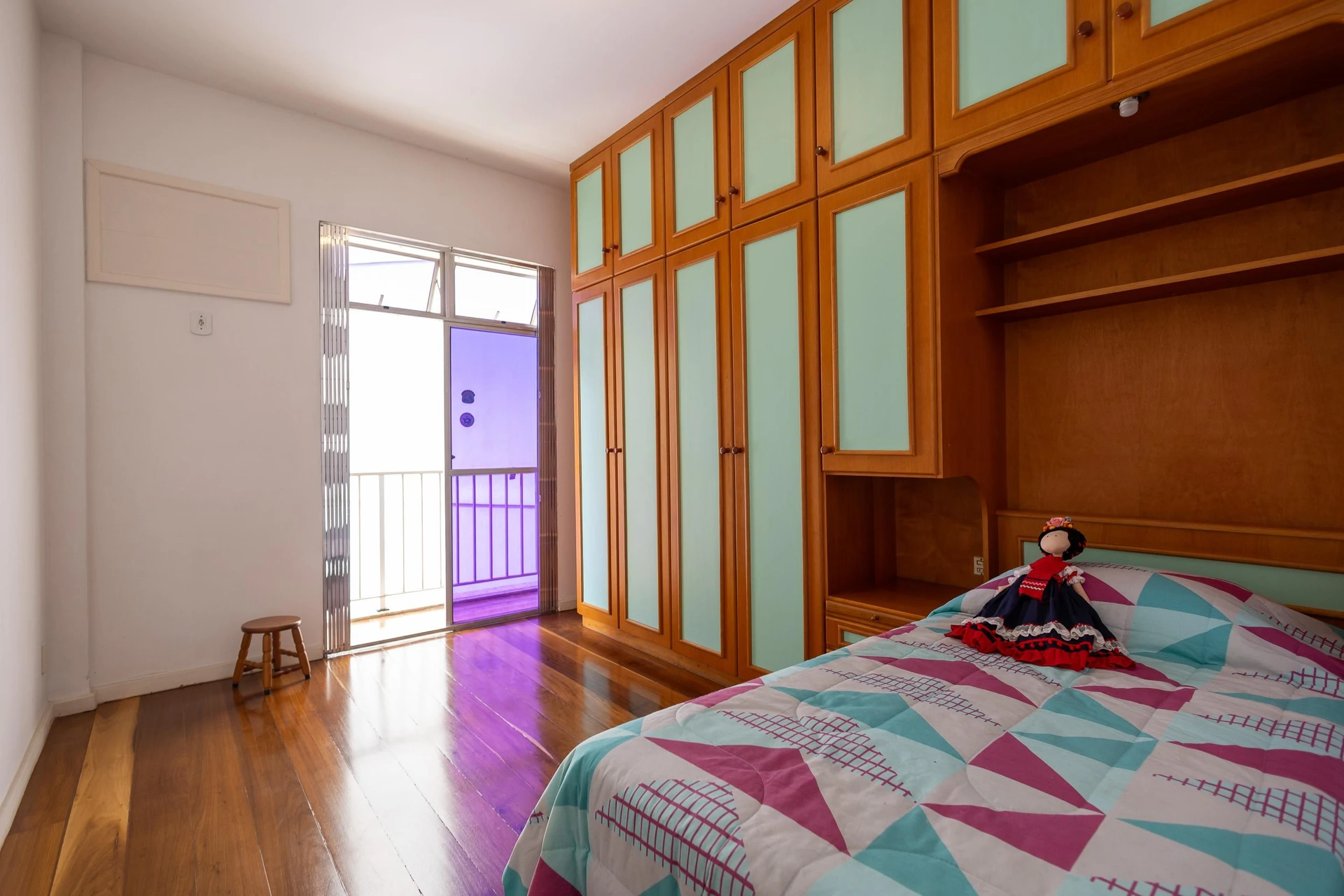 77 m² apartment with a home office and a mountain view — photo 3