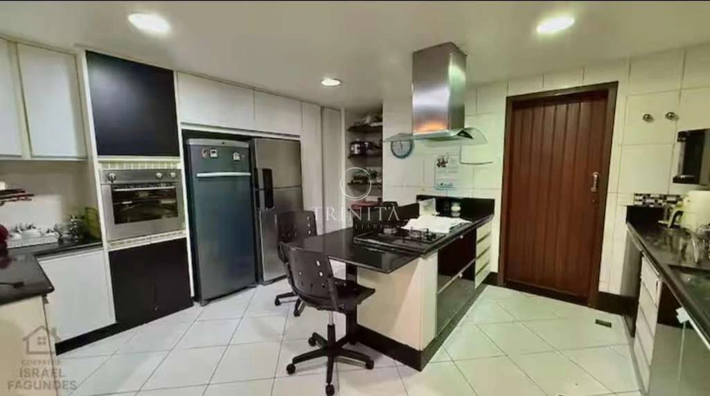 Furnished house with 7 bedrooms and 9 bathrooms — photo 22