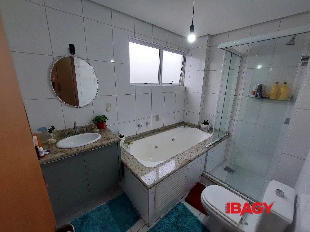 Apartamento amueblado de 4 dormitorios con balcón cerrado y 159 m² — photo 16