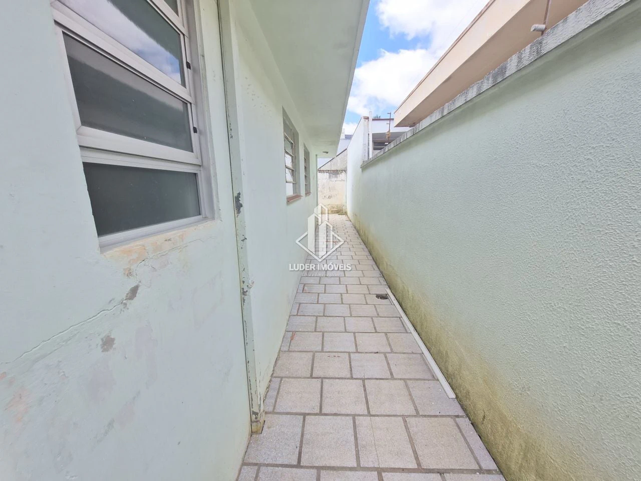 4-bedroom house with a garden in Curitiba — photo 28