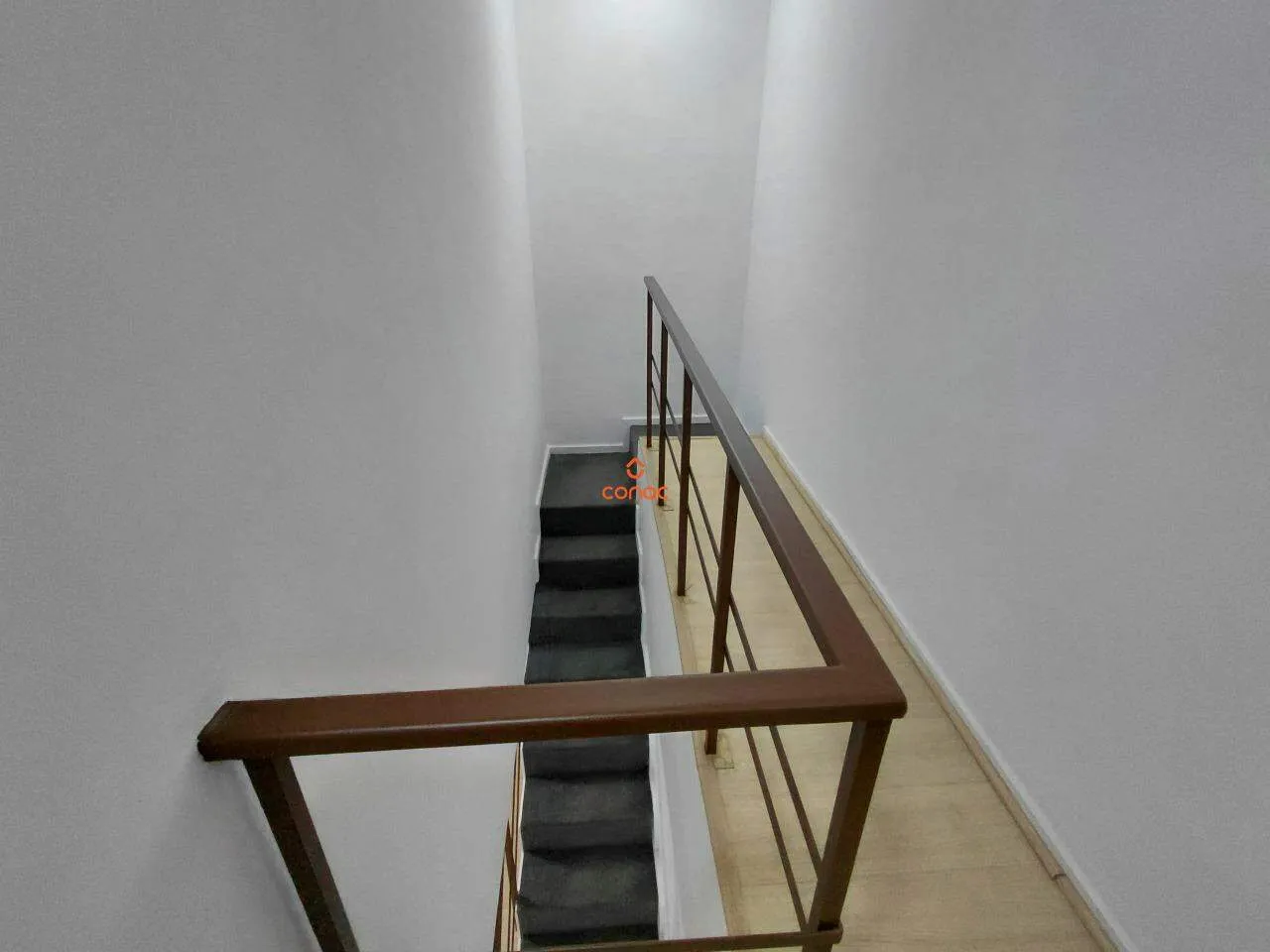 Wood or laminate floors in a 2-bedroom apartment, 88 m² — photo 20