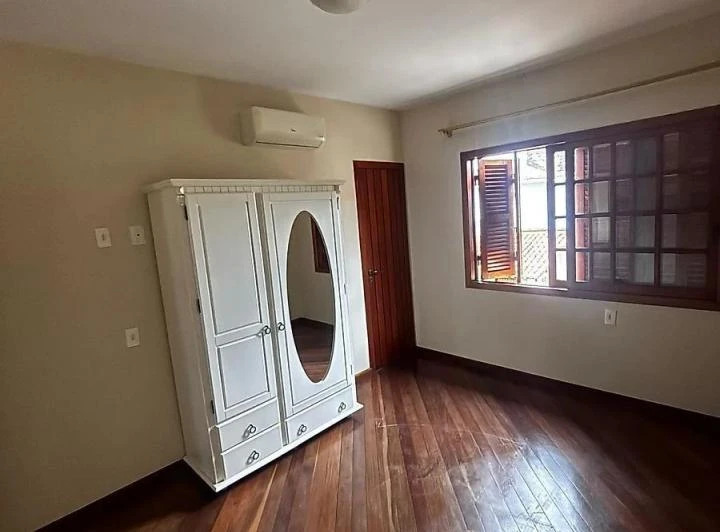 360 m² house with air conditioning and 3 bedrooms — photo 2