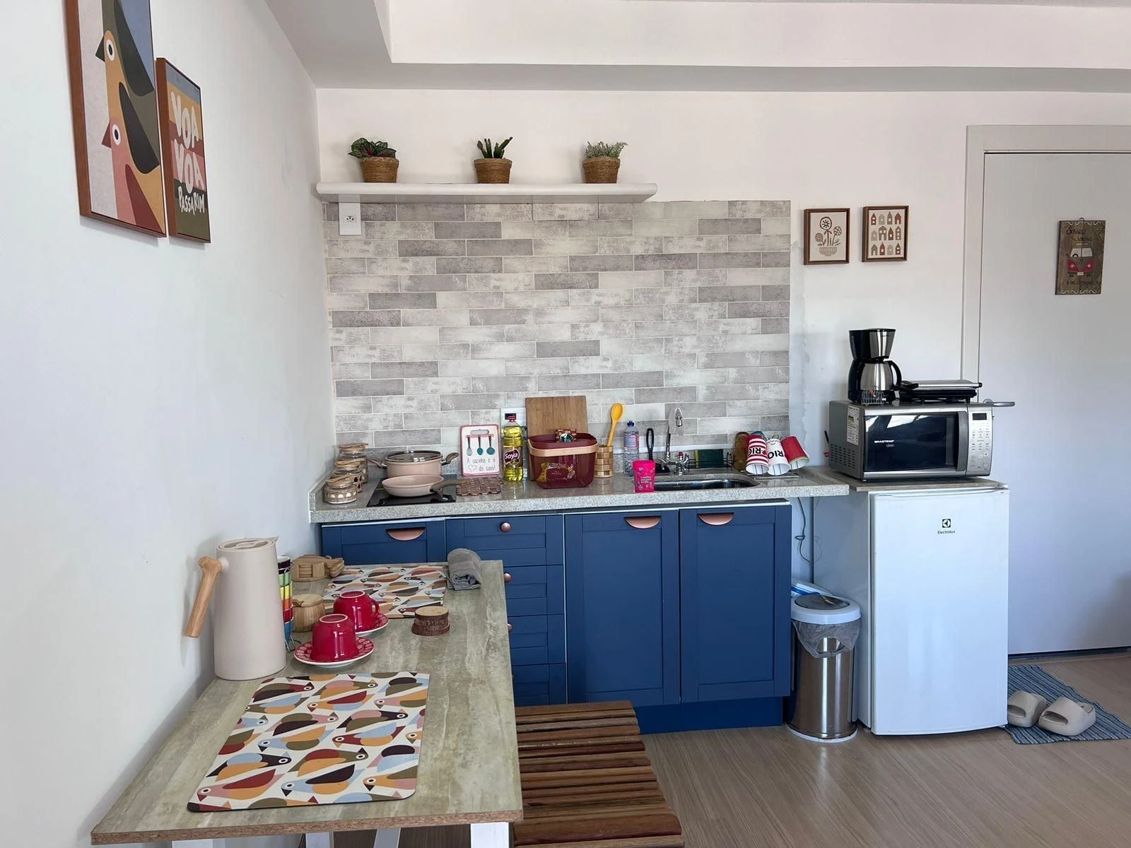 Kitnet mobiliada com cozinha integrada e 1 quarto — photo 3