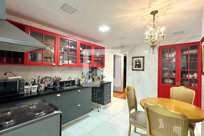 214 m² apartment with 4 bedrooms and 2 parking spaces — photo 37