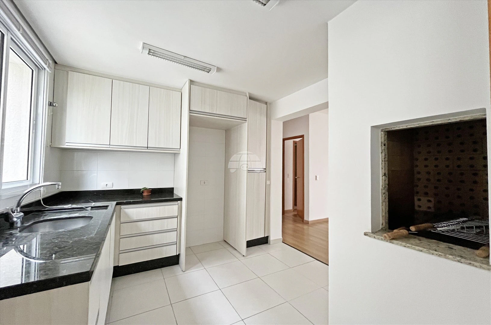 Apartment, 150 m², with wood or laminate floors — photo 4