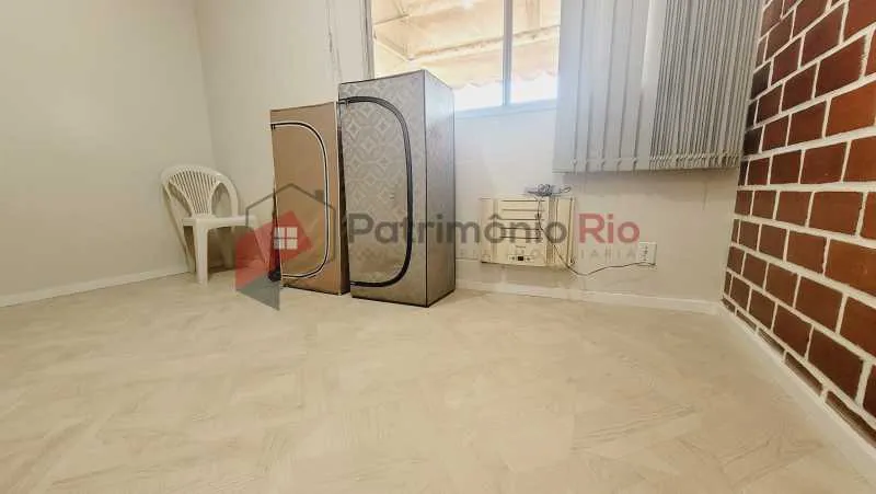 2-bedroom apartment in a building with a pool — photo 7
