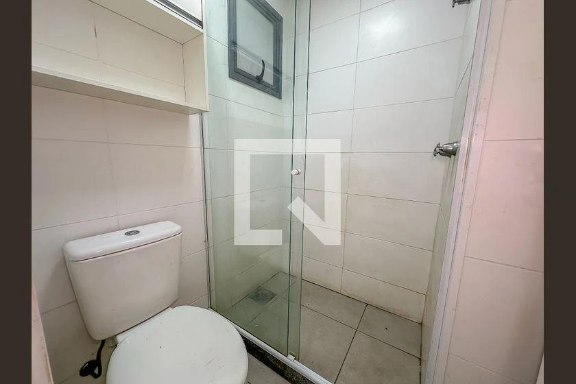 One-bedroom apartment in a building with a gym — photo 40
