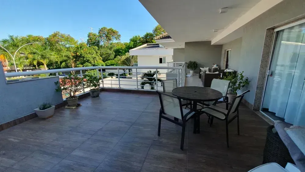 650 m² house with 6 en-suite bedrooms and 4 parking spots — photo 19