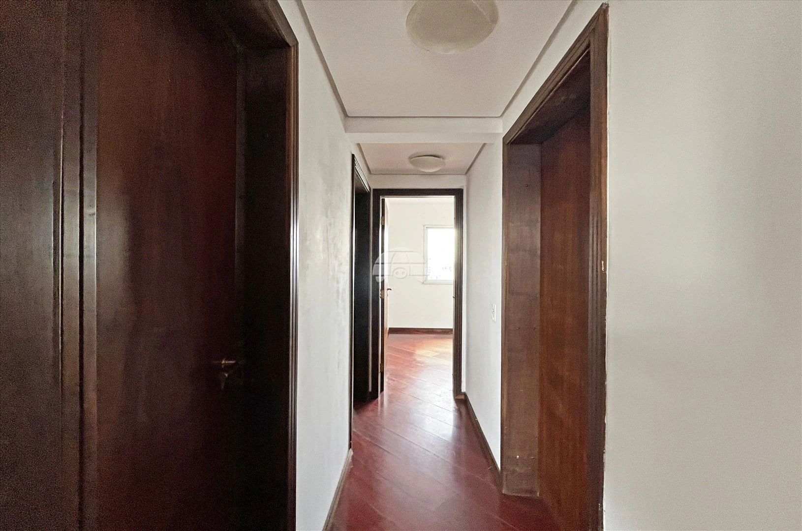 3-bedroom apartment with wood or laminate floors in Curitiba — photo 25