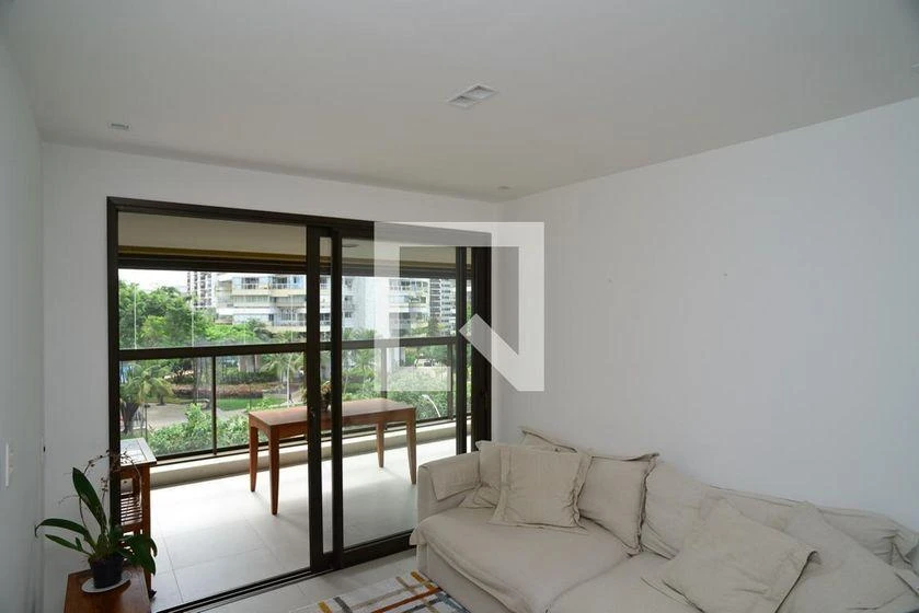 Glass-enclosed balcony in a 3-bedroom apartment, 103 m² — photo 10