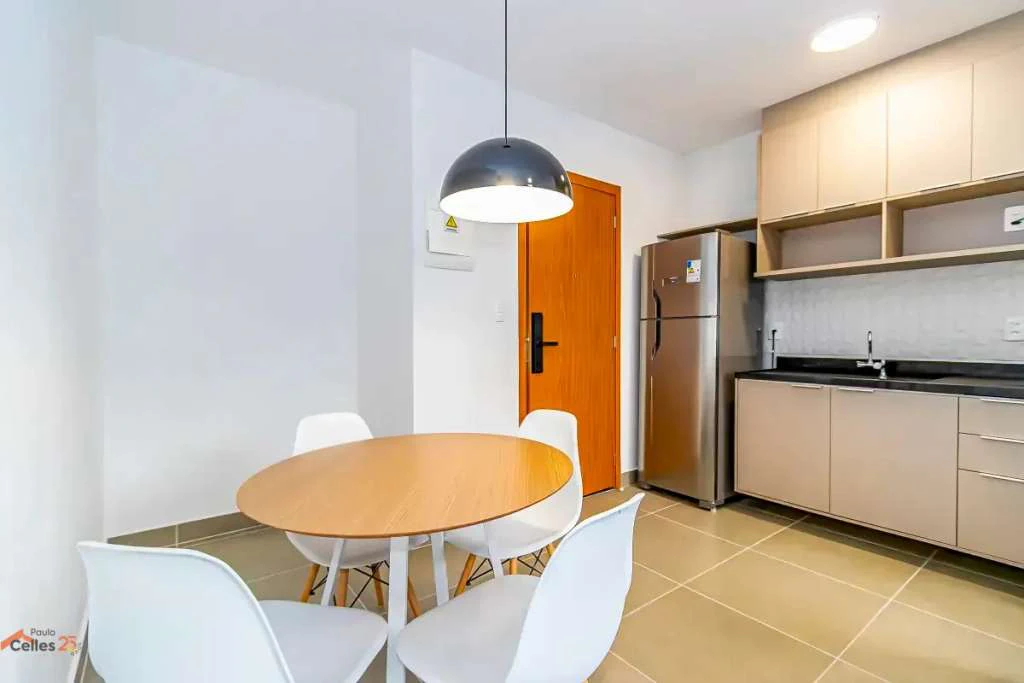 Furnished 2-bedroom apartment with open kitchen and gas stove — photo 4